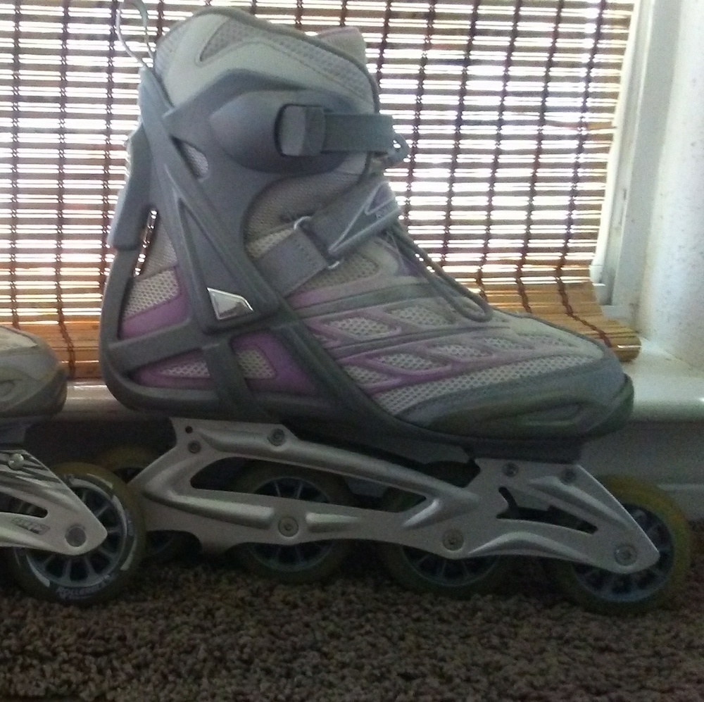 Women's roller bladws